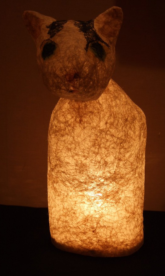 内側からほんのり光るうめ。立ち寝